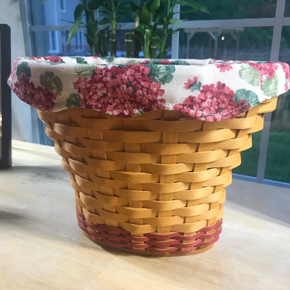 🌸  2002 Longaberger May Series Geranium Basket